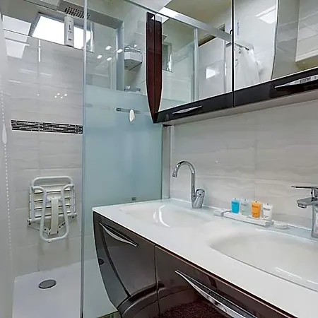 673 Richard - Superb In מלון 4*